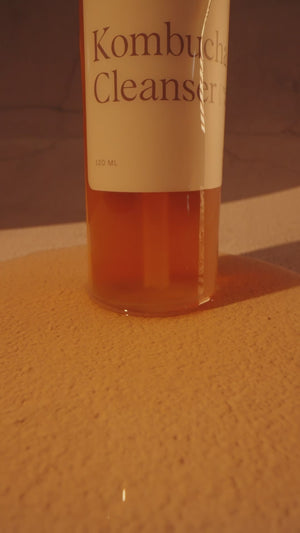Kombucha Vinegar & Green Tea Foaming Cleanser